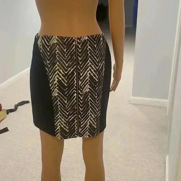 Mink pink printed faux leather skirt - Picture 3 of 4
